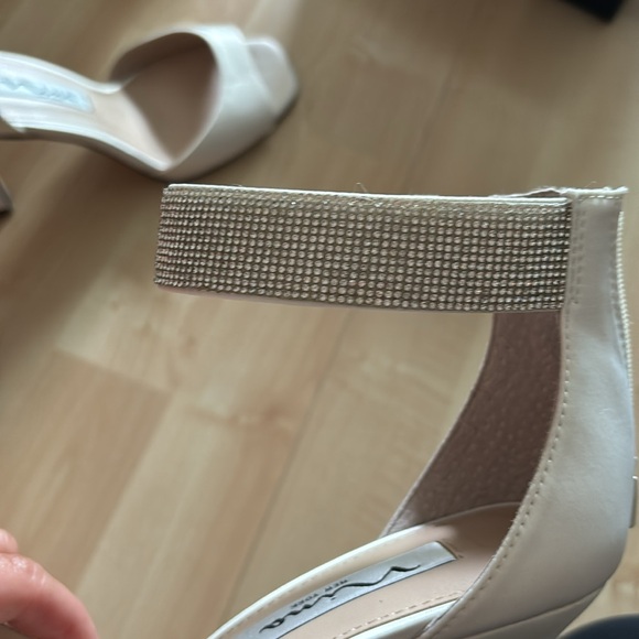Nina Ivory Dezzie heels - Picture 3 of 6